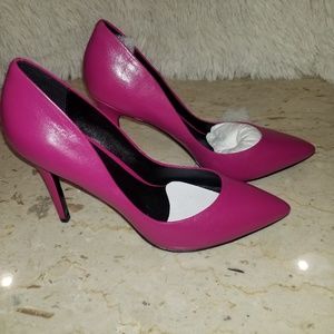COPY - Nwot CHARLES by Charles David pink pump
